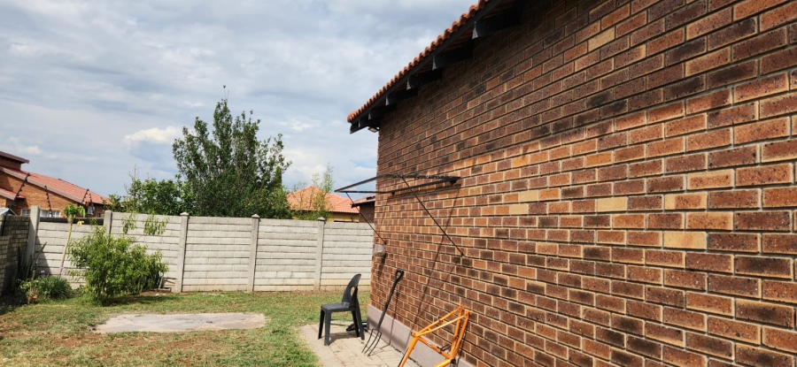 To Let 3 Bedroom Property for Rent in Waterval East North West